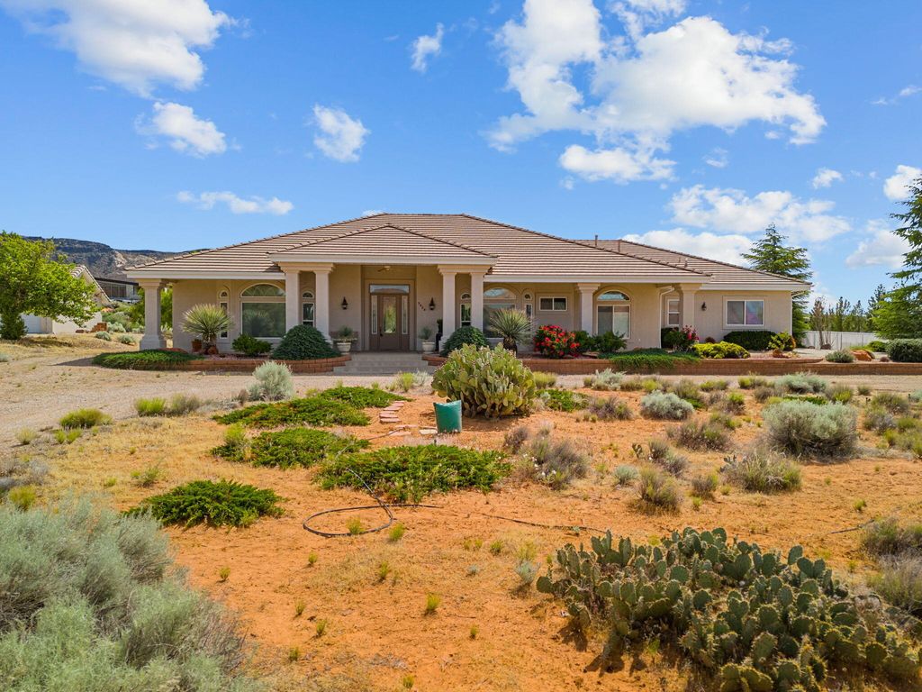 Photo of 5464 N 1530 W, Saint George, UT 84770 (MLS # 26-271517)