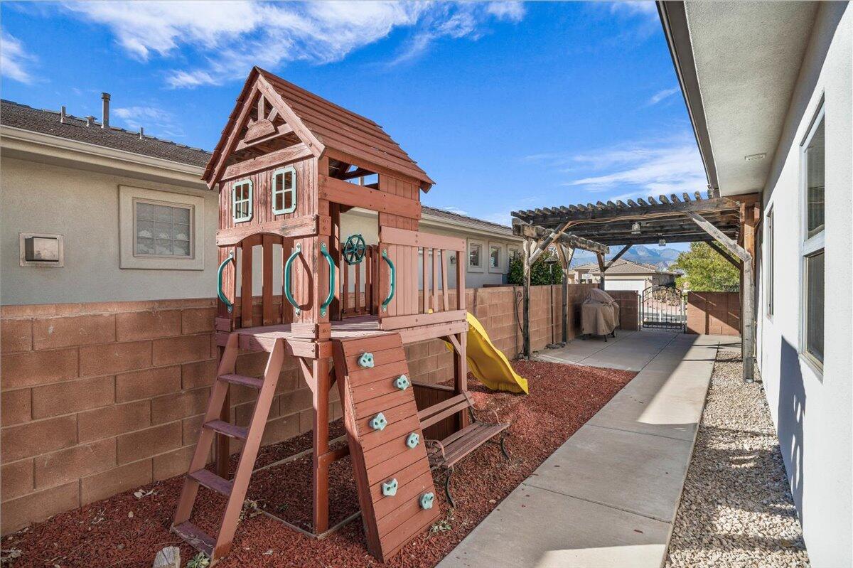 PAINTED HILLS RLINGTON HEIGHTS - Residential