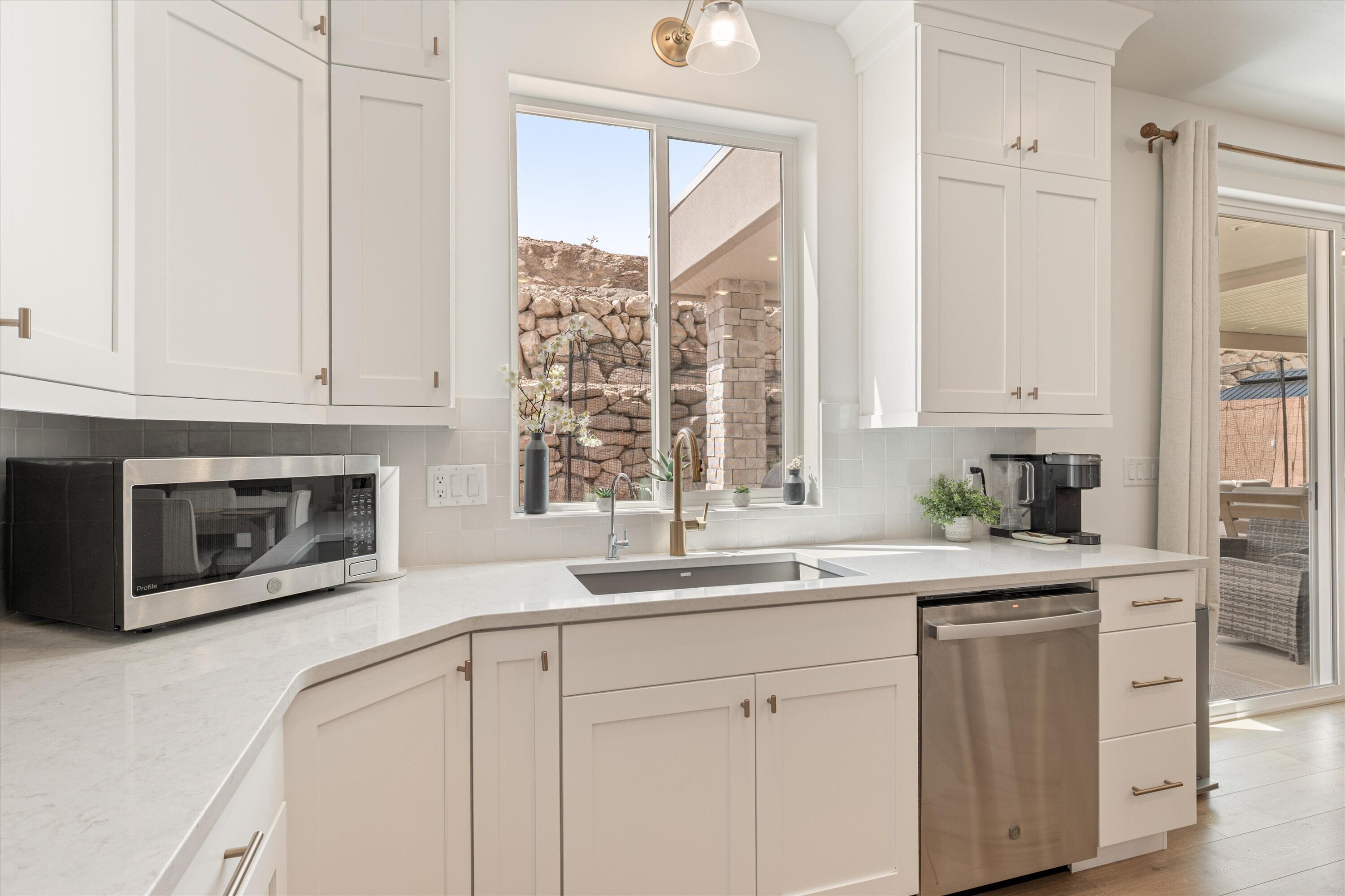 SALARNO HILLS AT DIVARIO - Residential