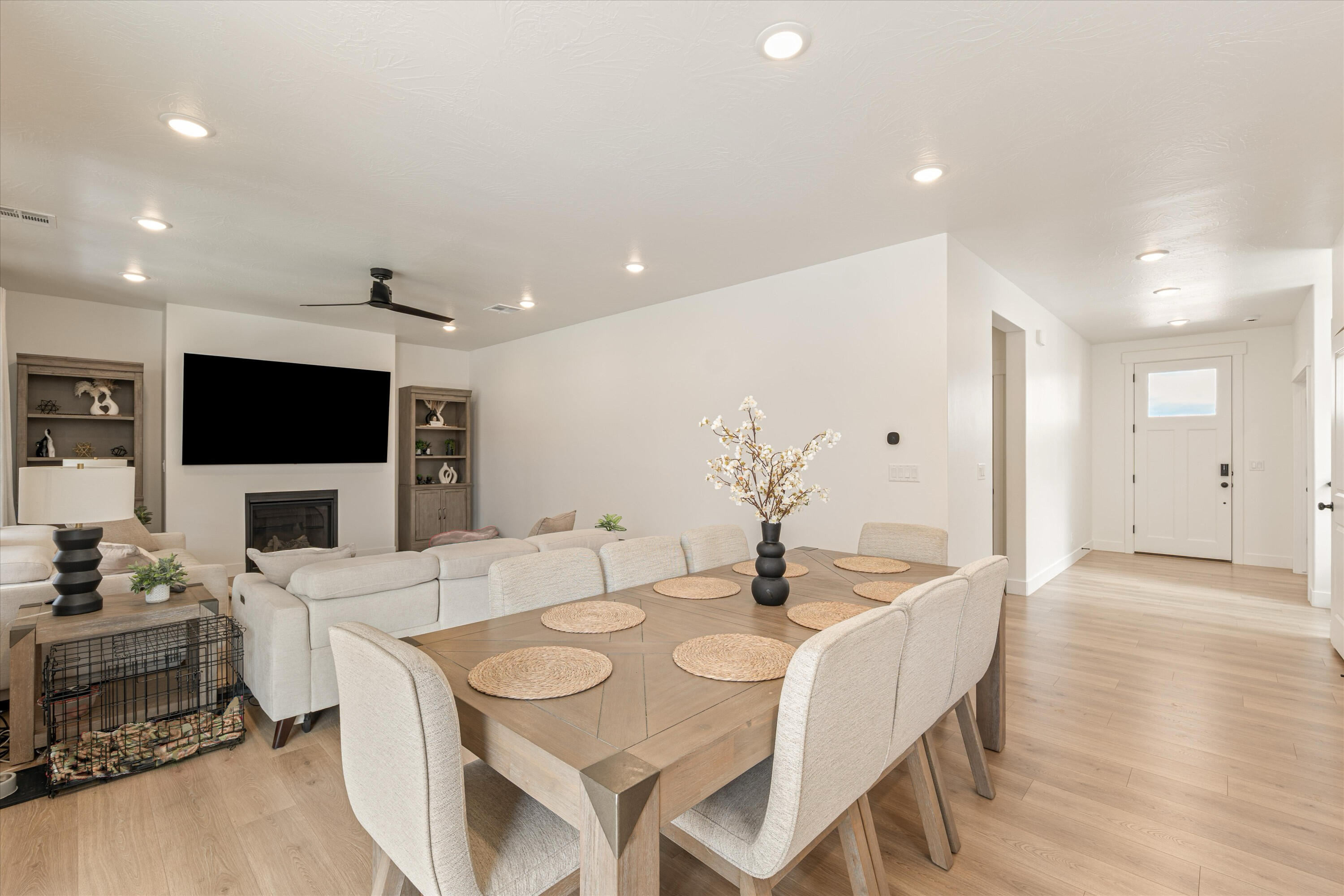 SALARNO HILLS AT DIVARIO - Residential