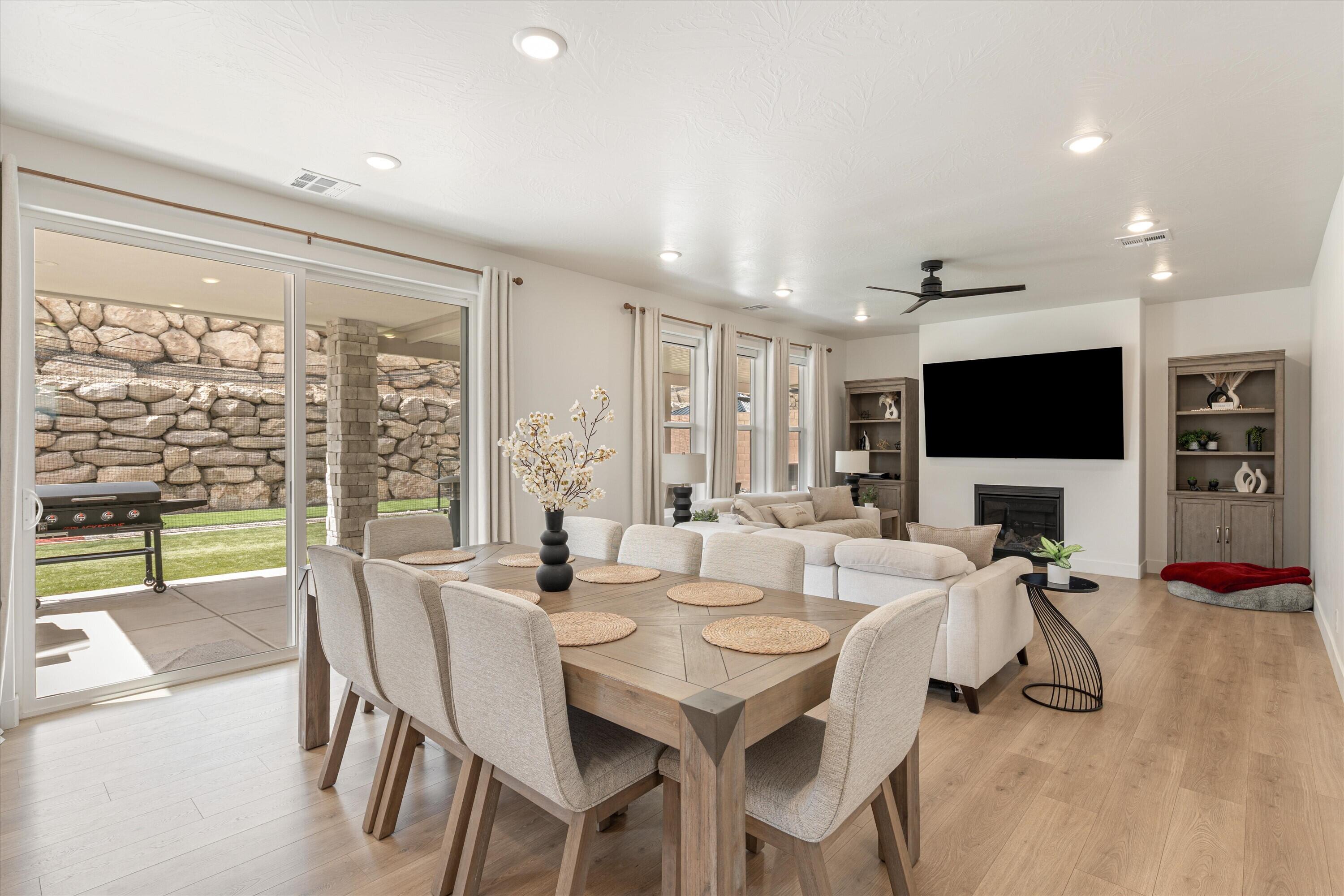 SALARNO HILLS AT DIVARIO - Residential