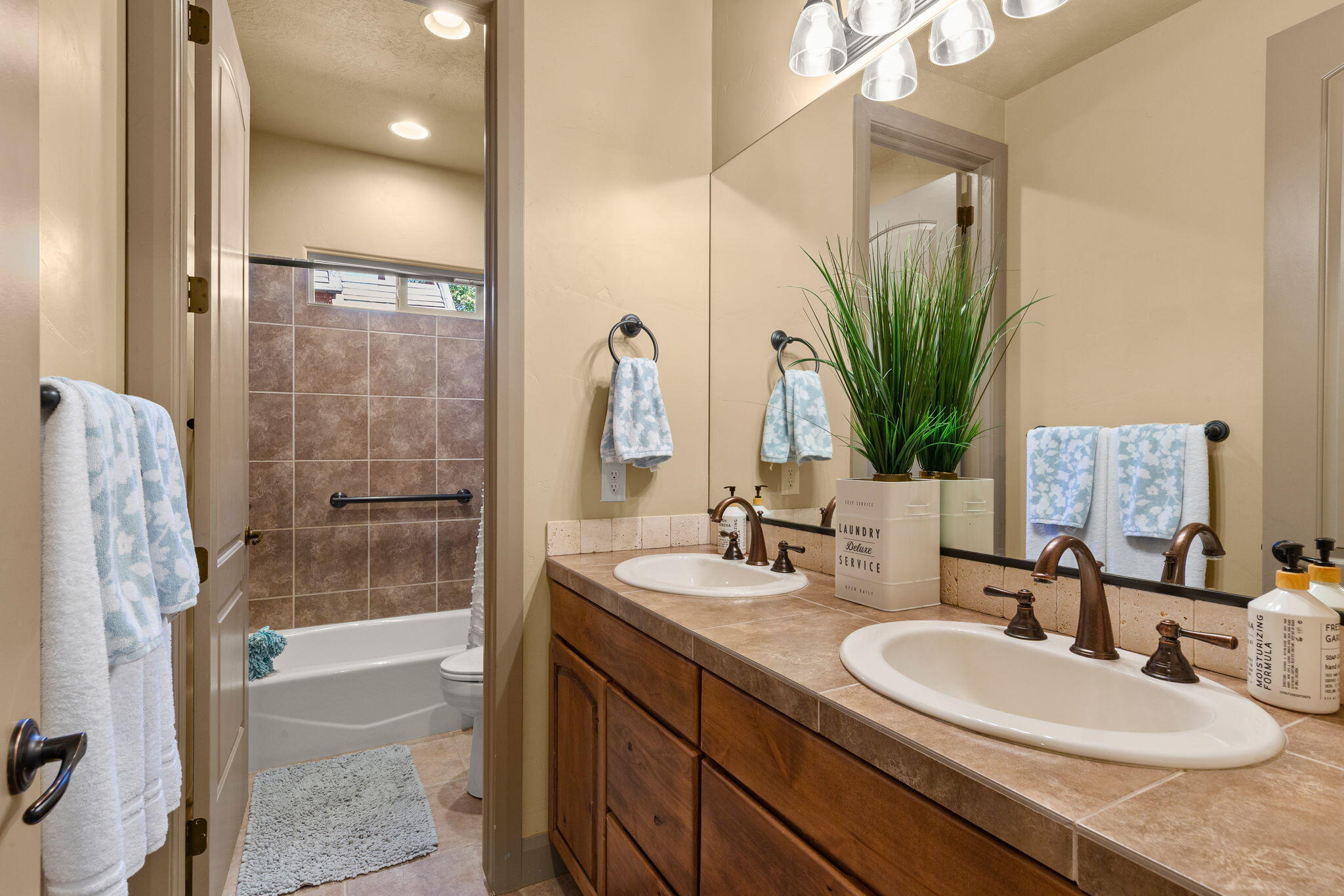 JEDORA ESTATES - Residential