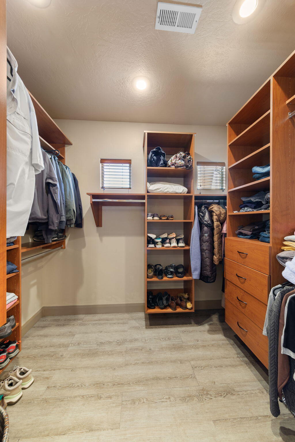 JEDORA ESTATES - Residential