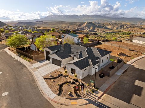 Tiny photo for 237 E 1100 N, Hurricane, UT 84737 (MLS # 26-271357)