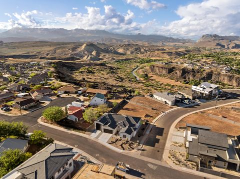 Tiny photo for 237 E 1100 N, Hurricane, UT 84737 (MLS # 26-271357)