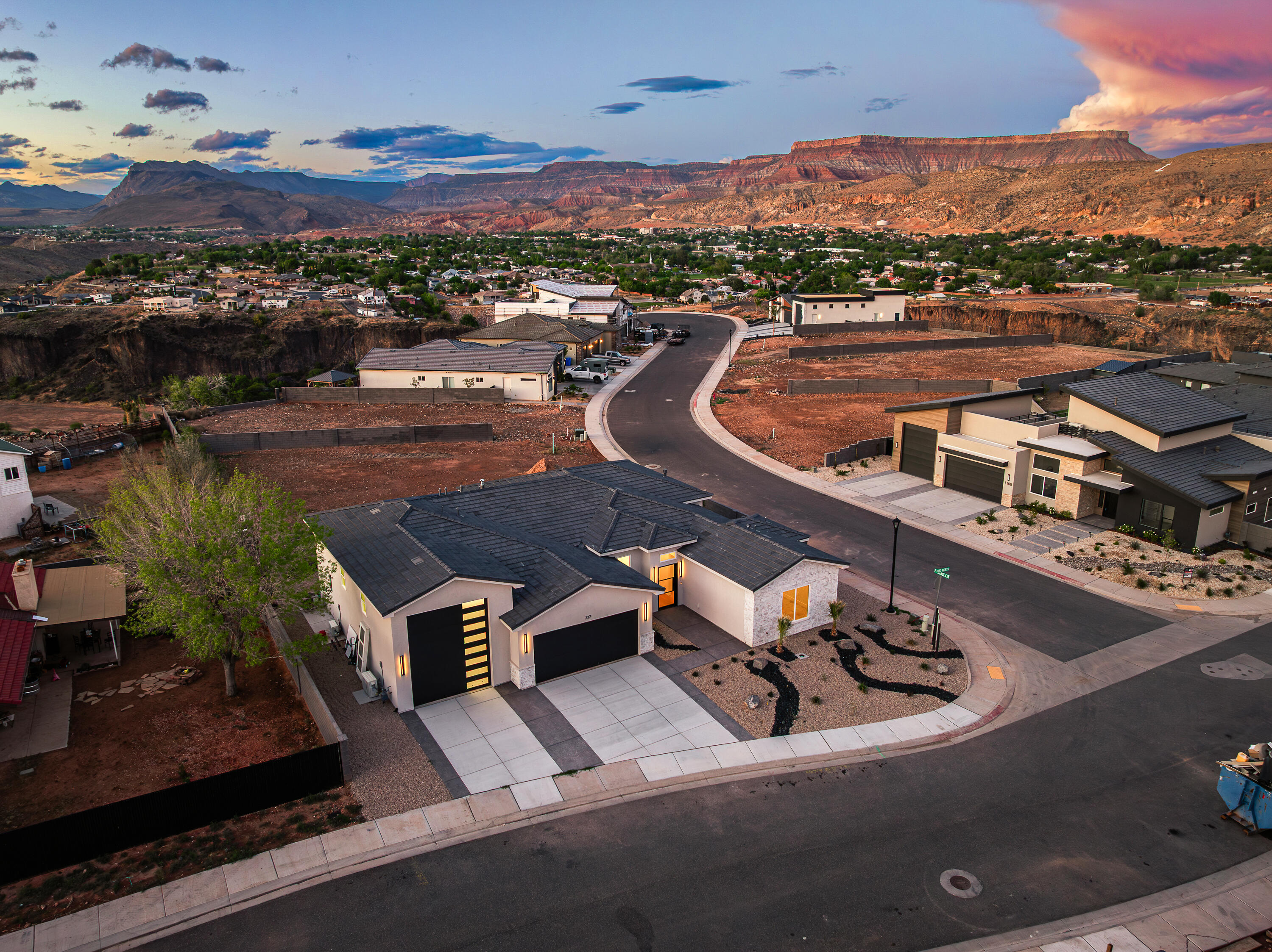 FALCON RIDGE - Residential