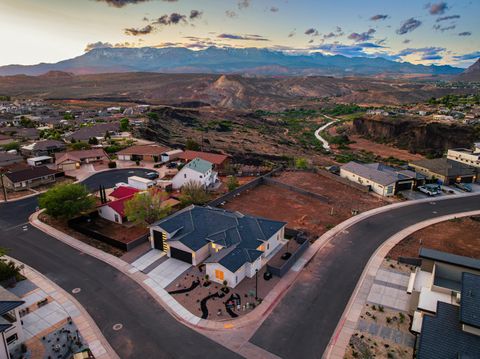 Tiny photo for 237 E 1100 N, Hurricane, UT 84737 (MLS # 26-271357)