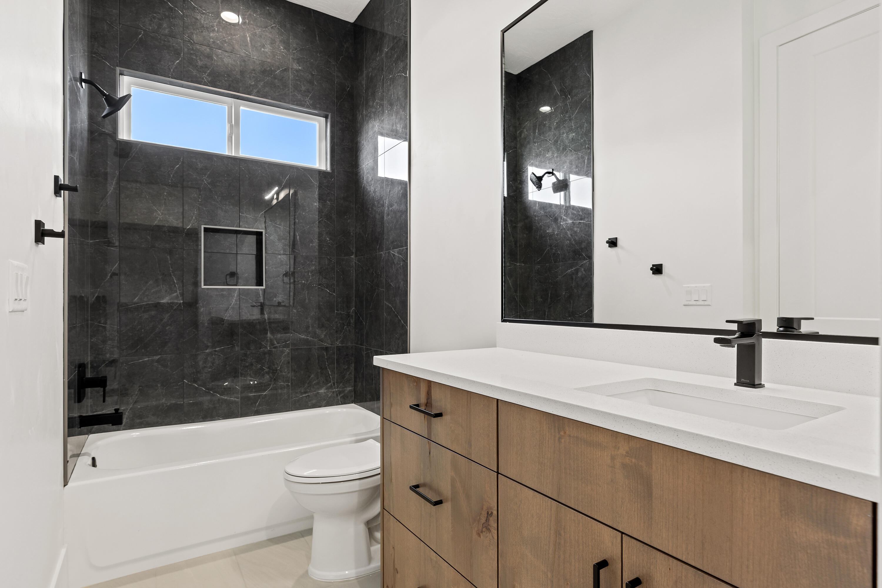 FALCON RIDGE - Residential