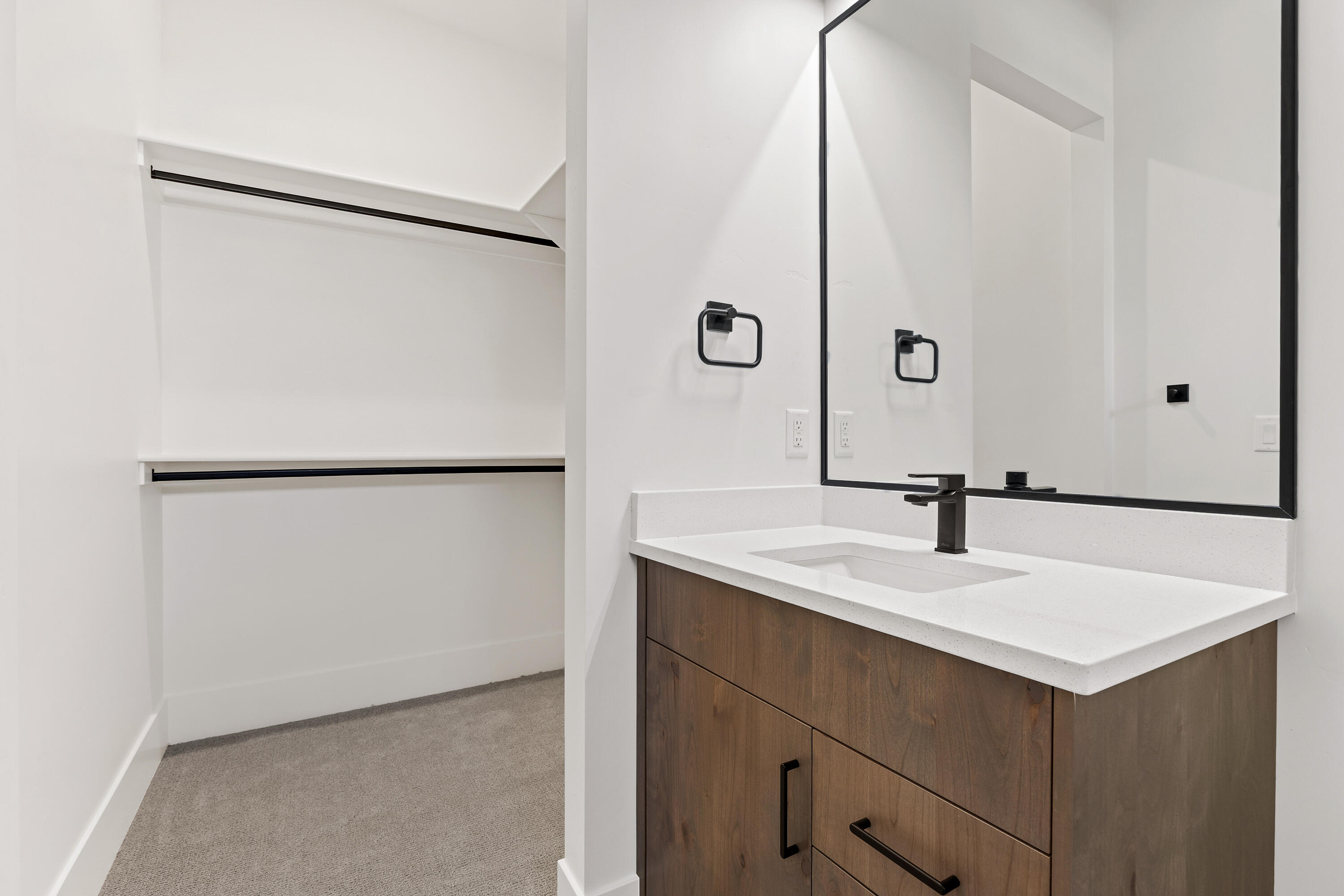 FALCON RIDGE - Residential