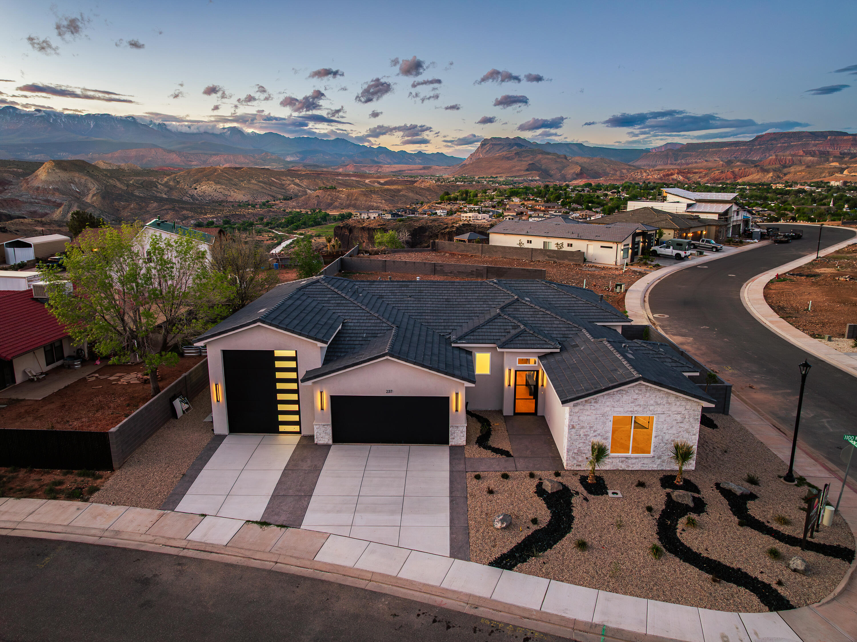 FALCON RIDGE - Residential