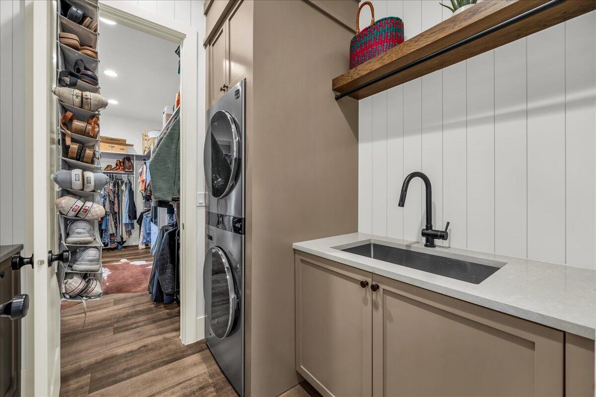 MESA PALMS HOMES - Residential