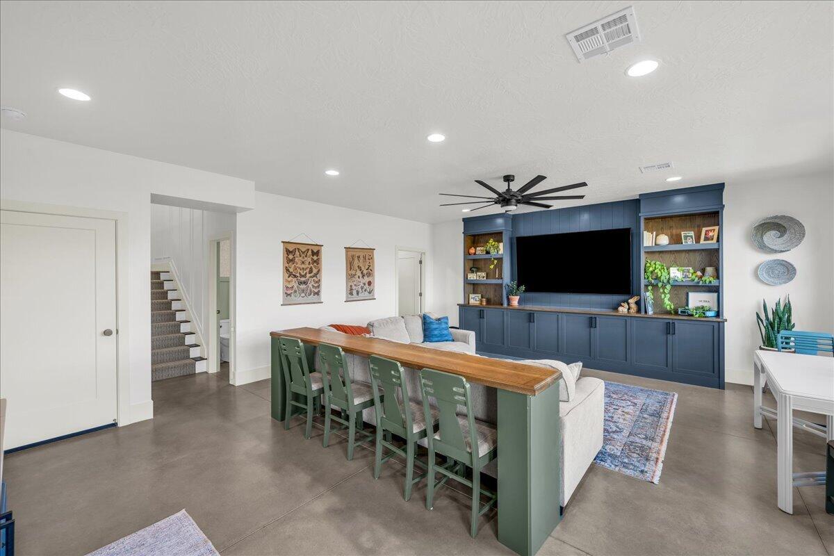 MESA PALMS HOMES - Residential