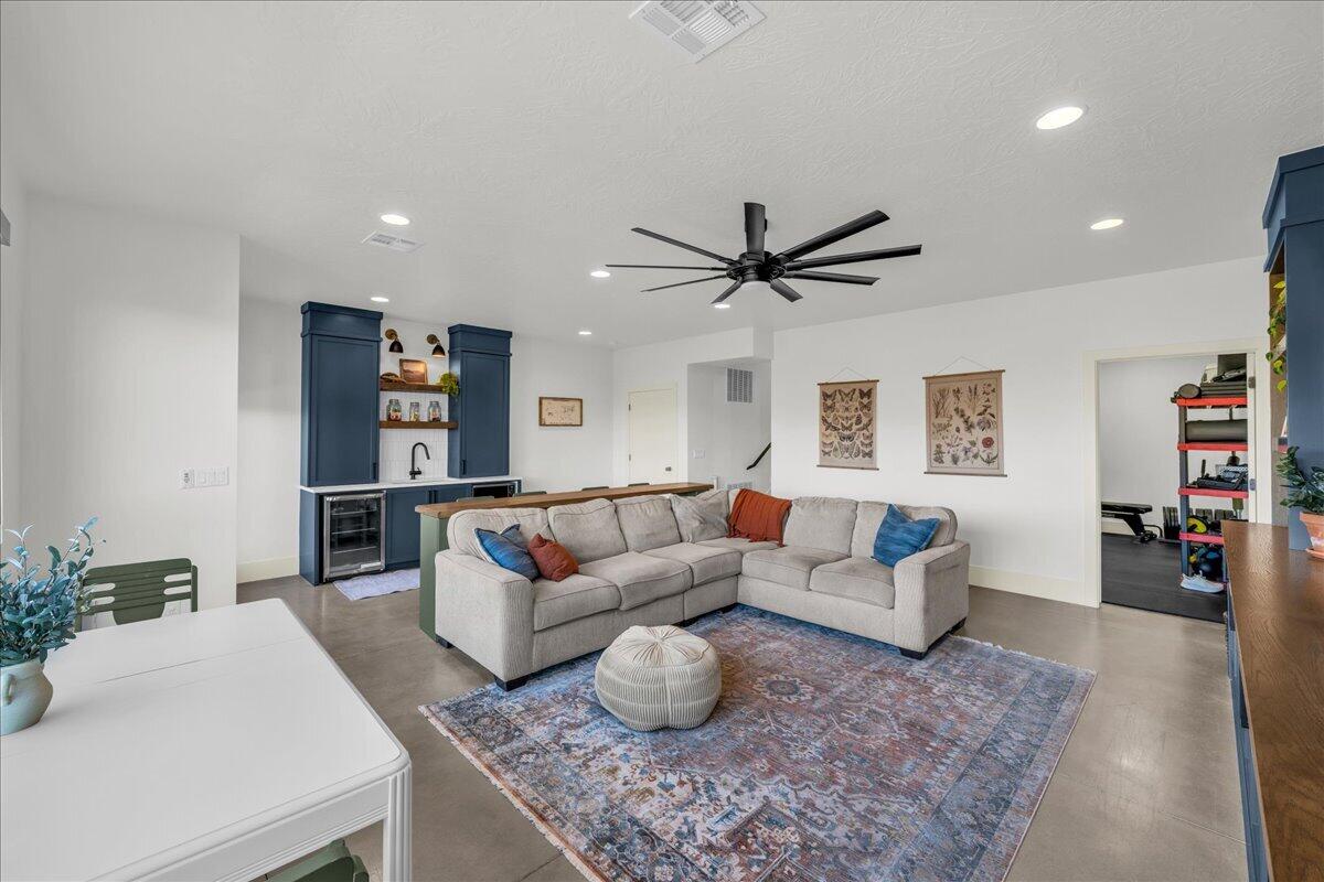 MESA PALMS HOMES - Residential