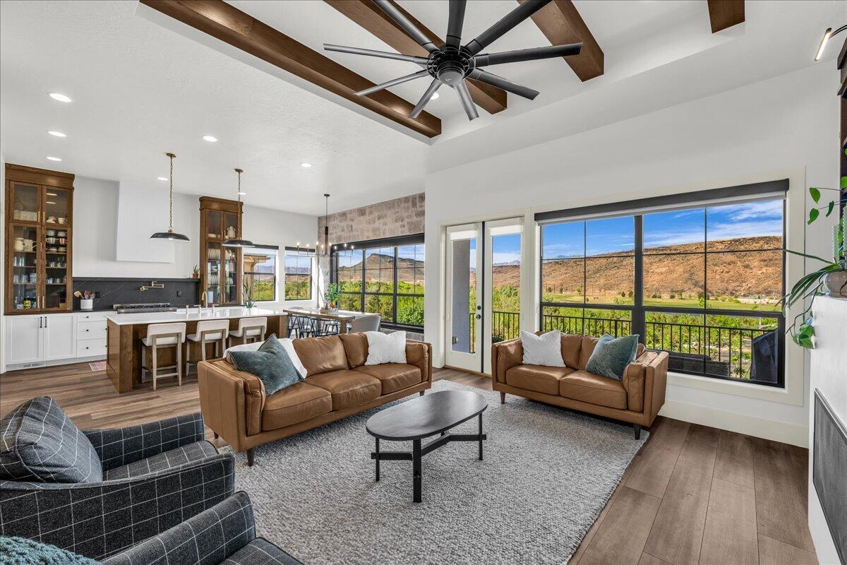 MESA PALMS HOMES - Residential