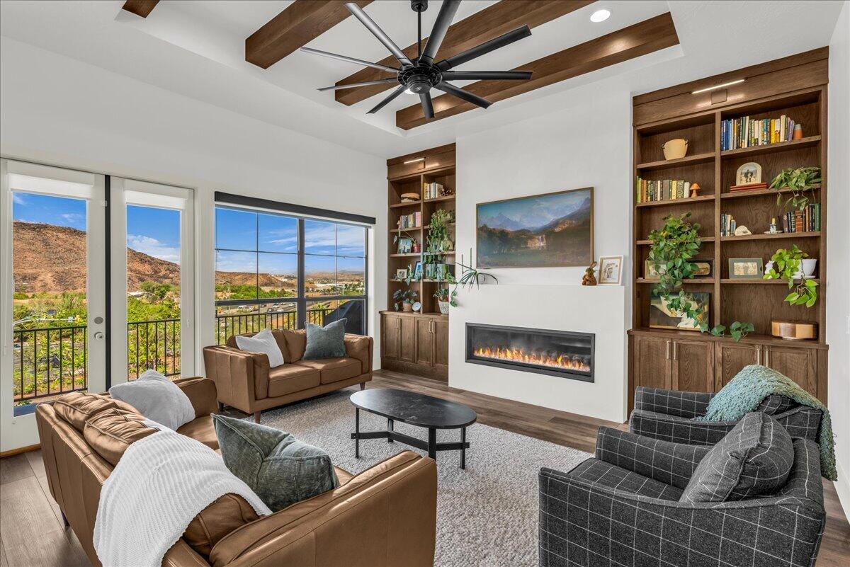 MESA PALMS HOMES - Residential