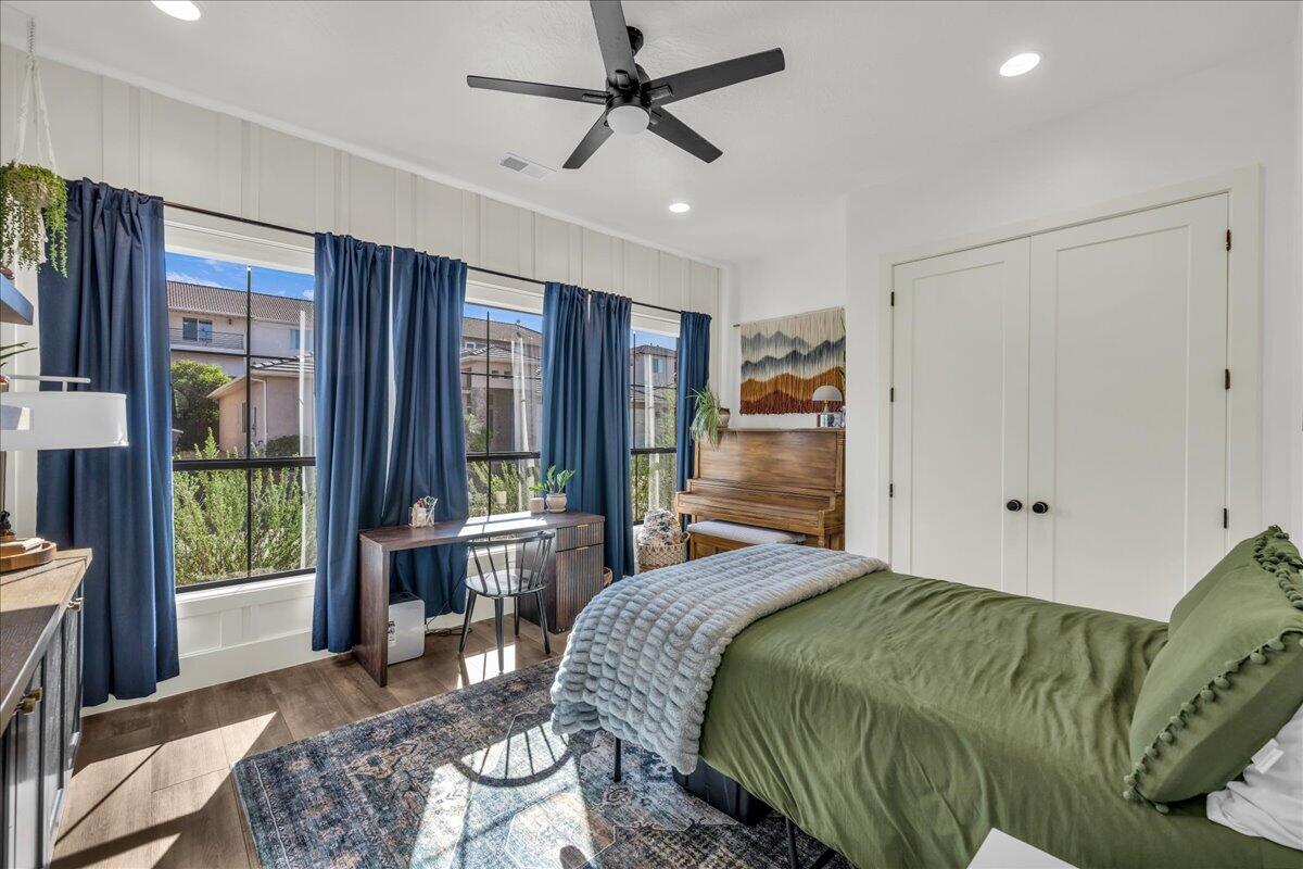 MESA PALMS HOMES - Residential