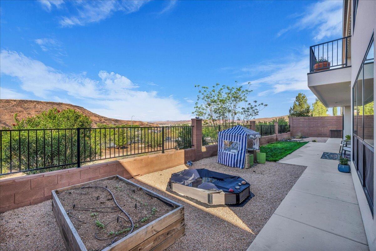 MESA PALMS HOMES - Residential