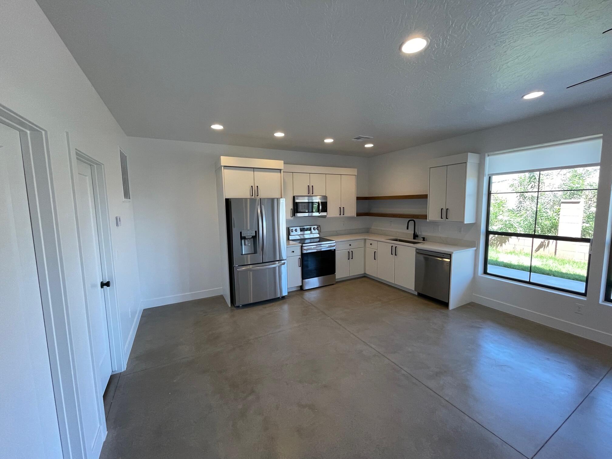 MESA PALMS HOMES - Residential