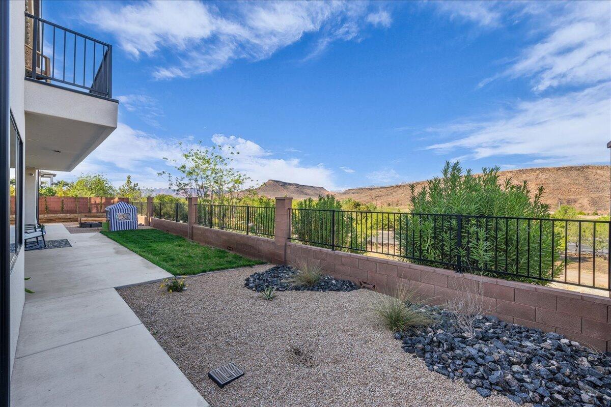 MESA PALMS HOMES - Residential