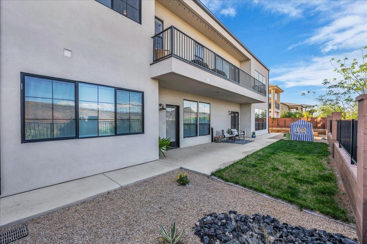 MESA PALMS HOMES - Residential