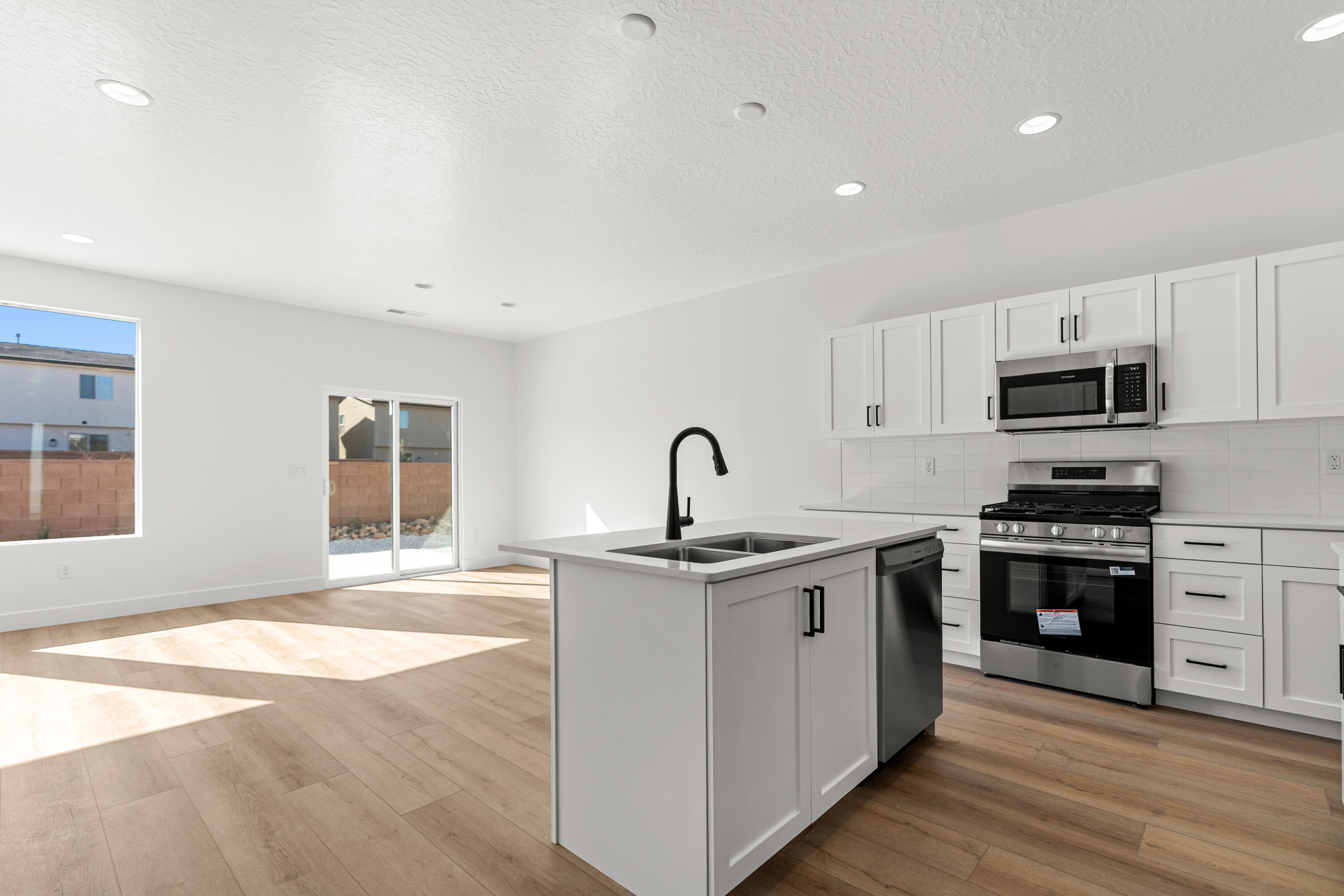 DESERT REFLECTION - Residential