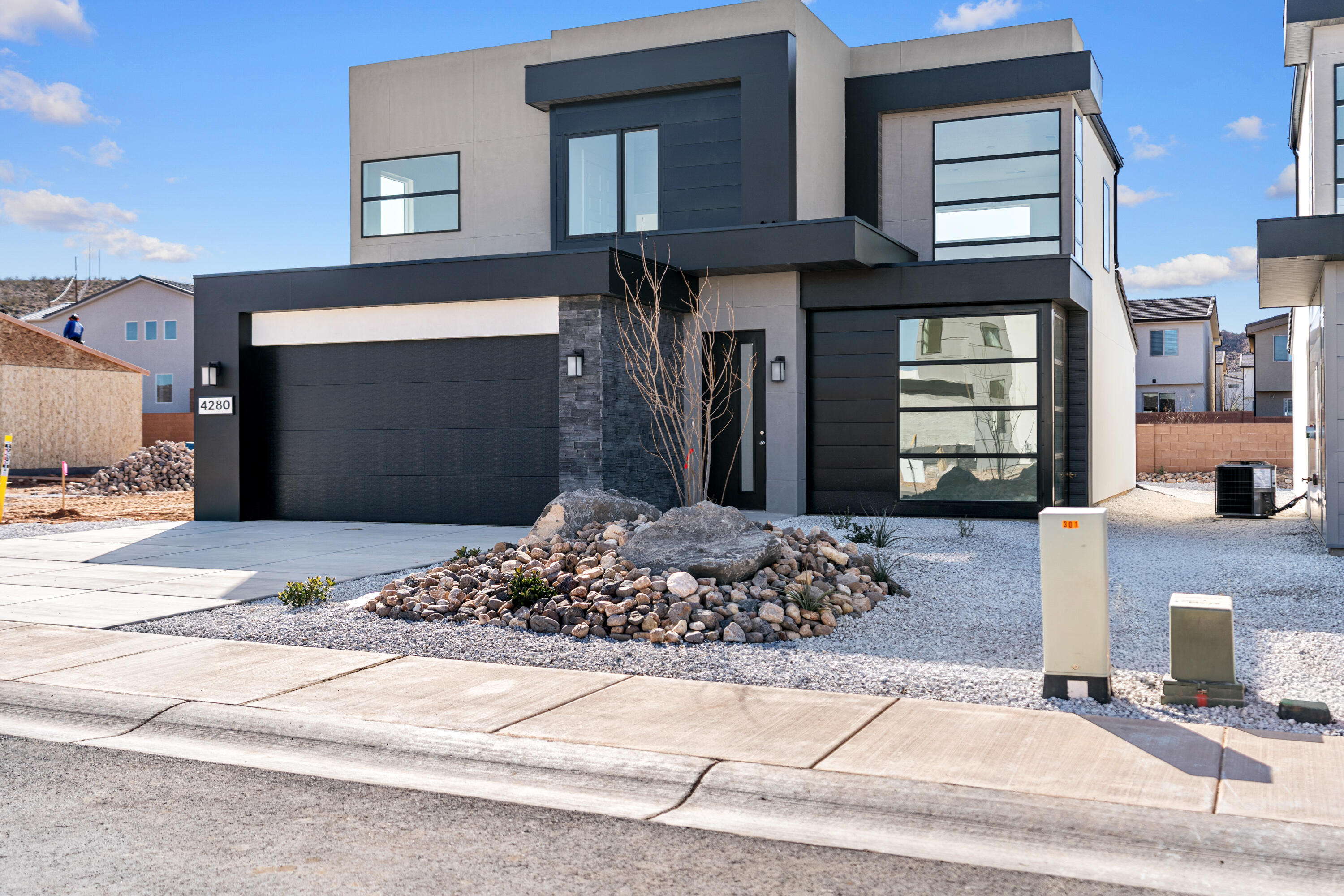 DESERT REFLECTION - Residential