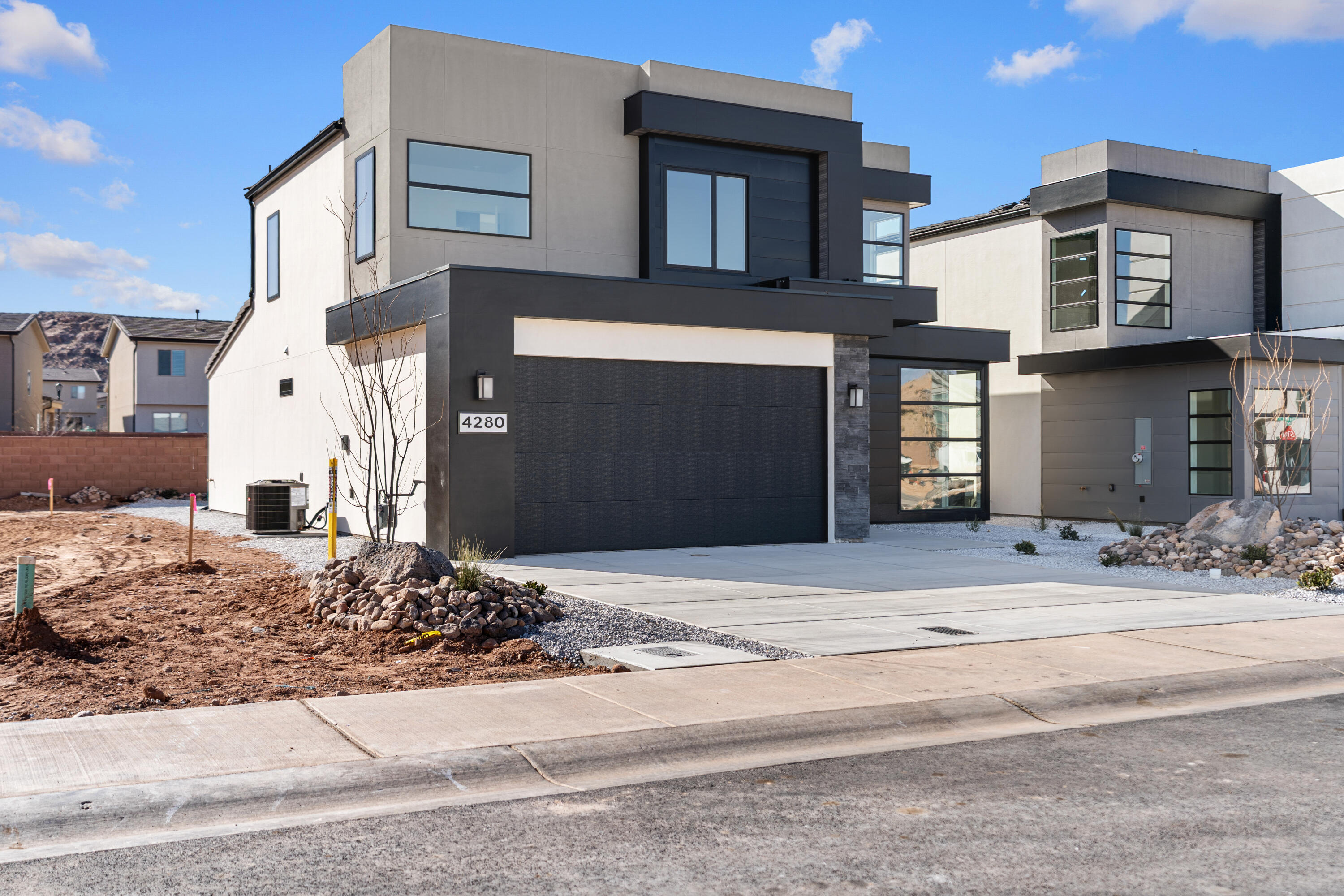 DESERT REFLECTION - Residential