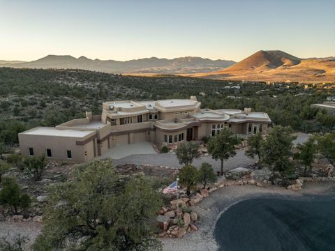 Photo of 384 N SUNDIAL RIDGE CIR, Dammeron Valley, UT 84783 (MLS # 26-268086)