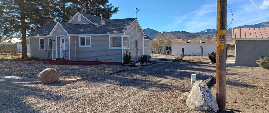 Darling Country Home! Totally remodled home sitting on half an acre. With 3 bedrooms and 2 bathrooms this home is move in ready. With big windows in the kitchen you have a great view of the mountains! Open your windows and enjoy the cool evening breezes!