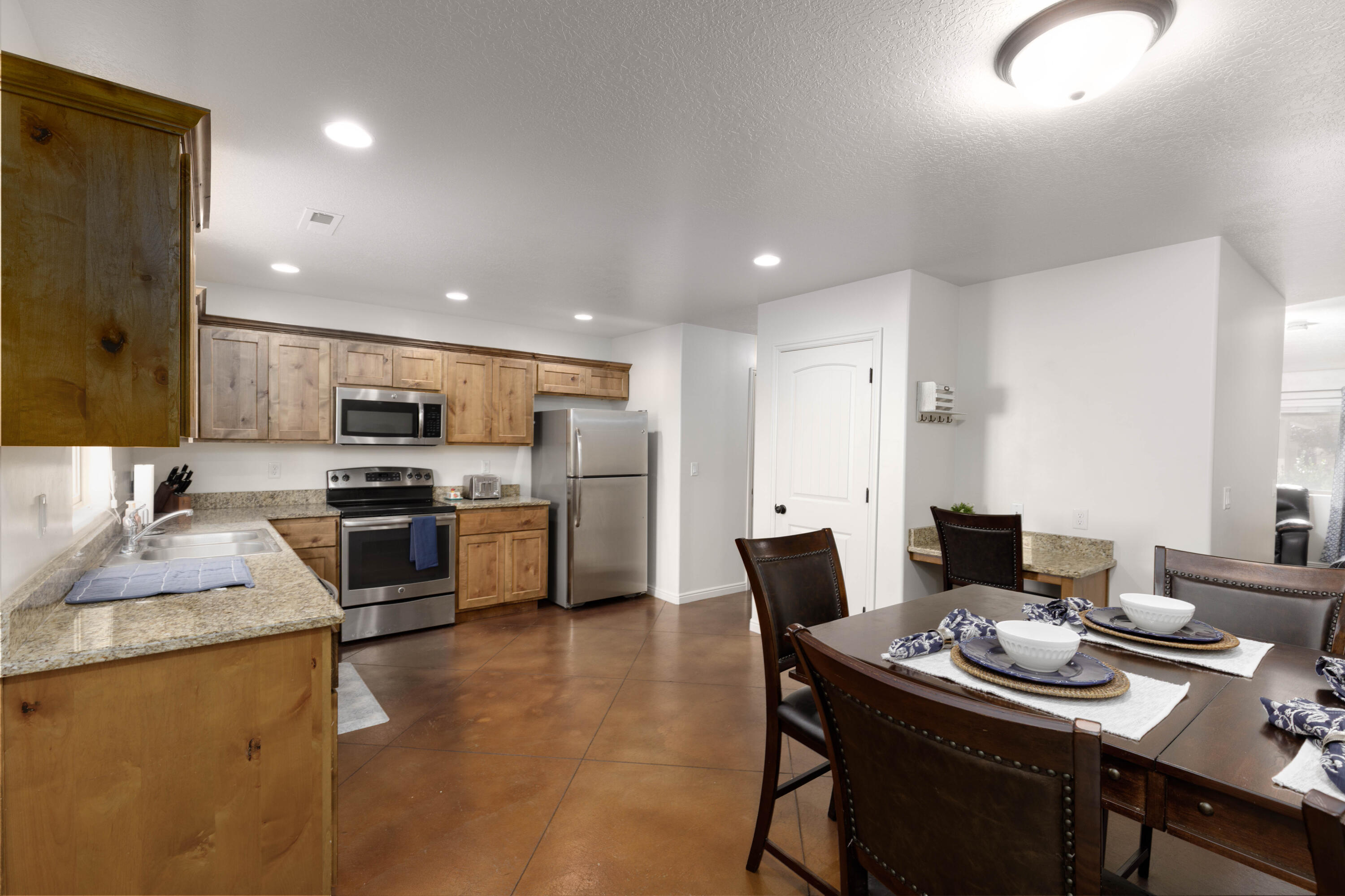 FLATS AT SOUTH POINTE - Residential