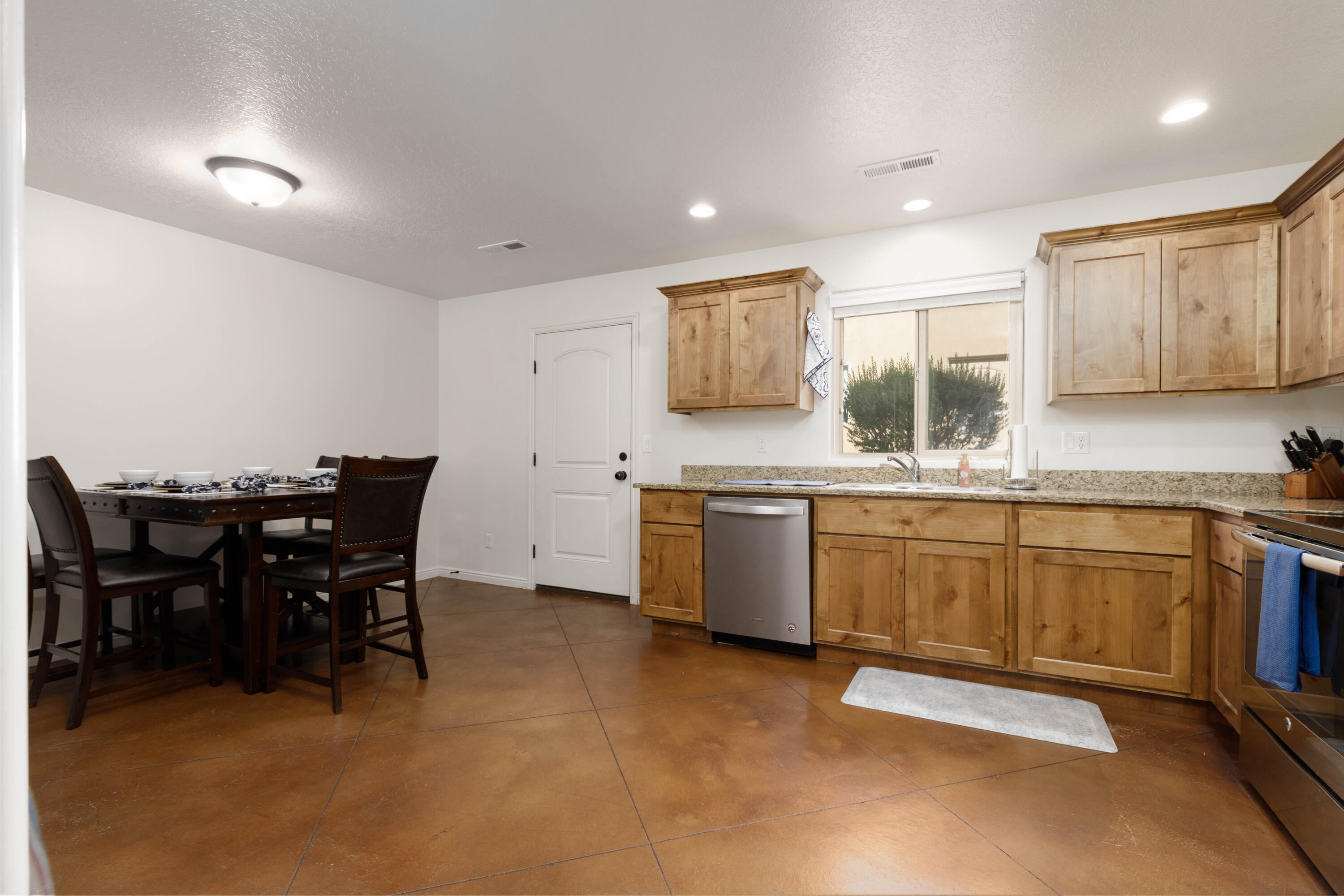 FLATS AT SOUTH POINTE - Residential