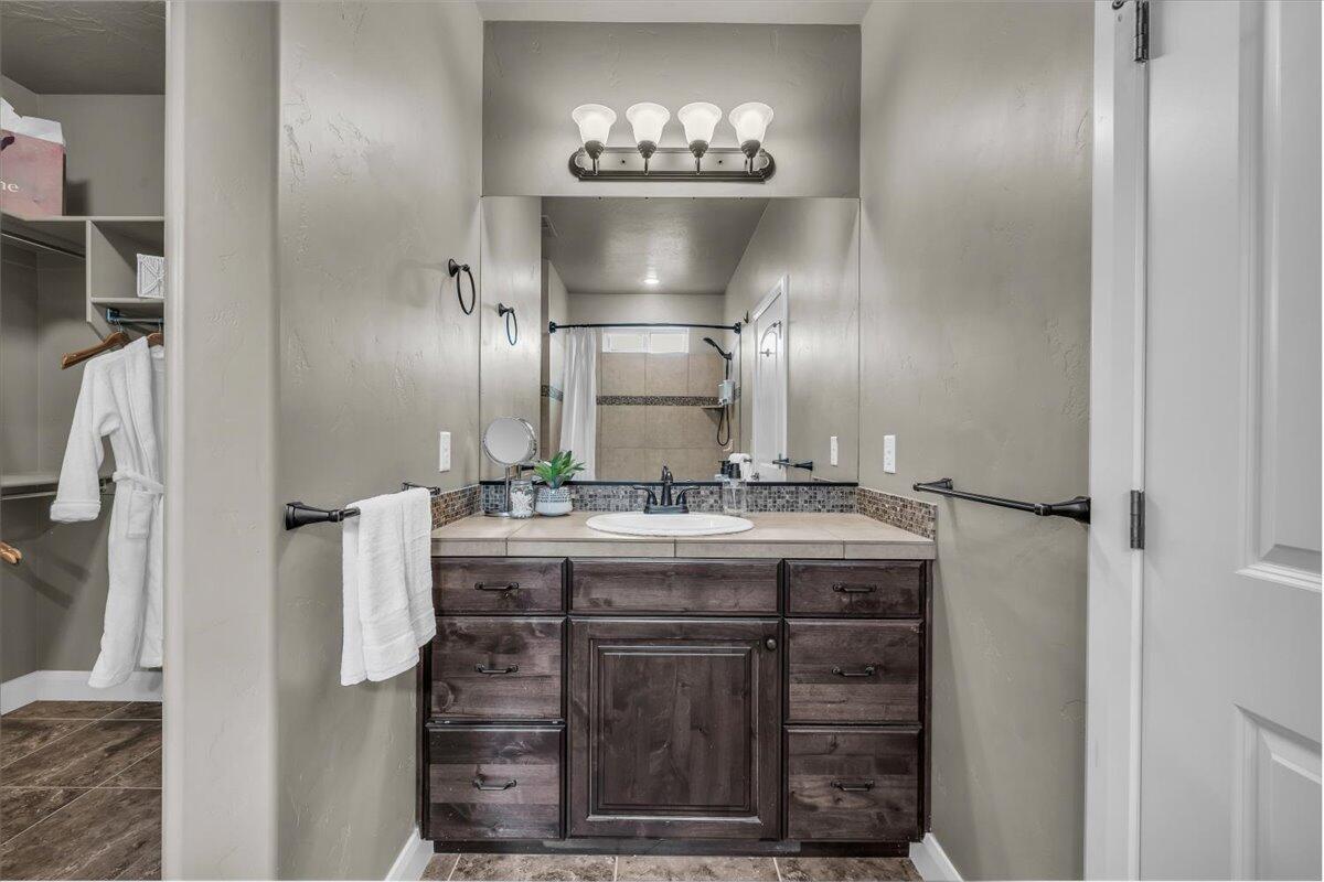 RED CLIFFS PARK - Residential