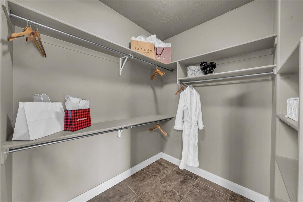 RED CLIFFS PARK - Residential