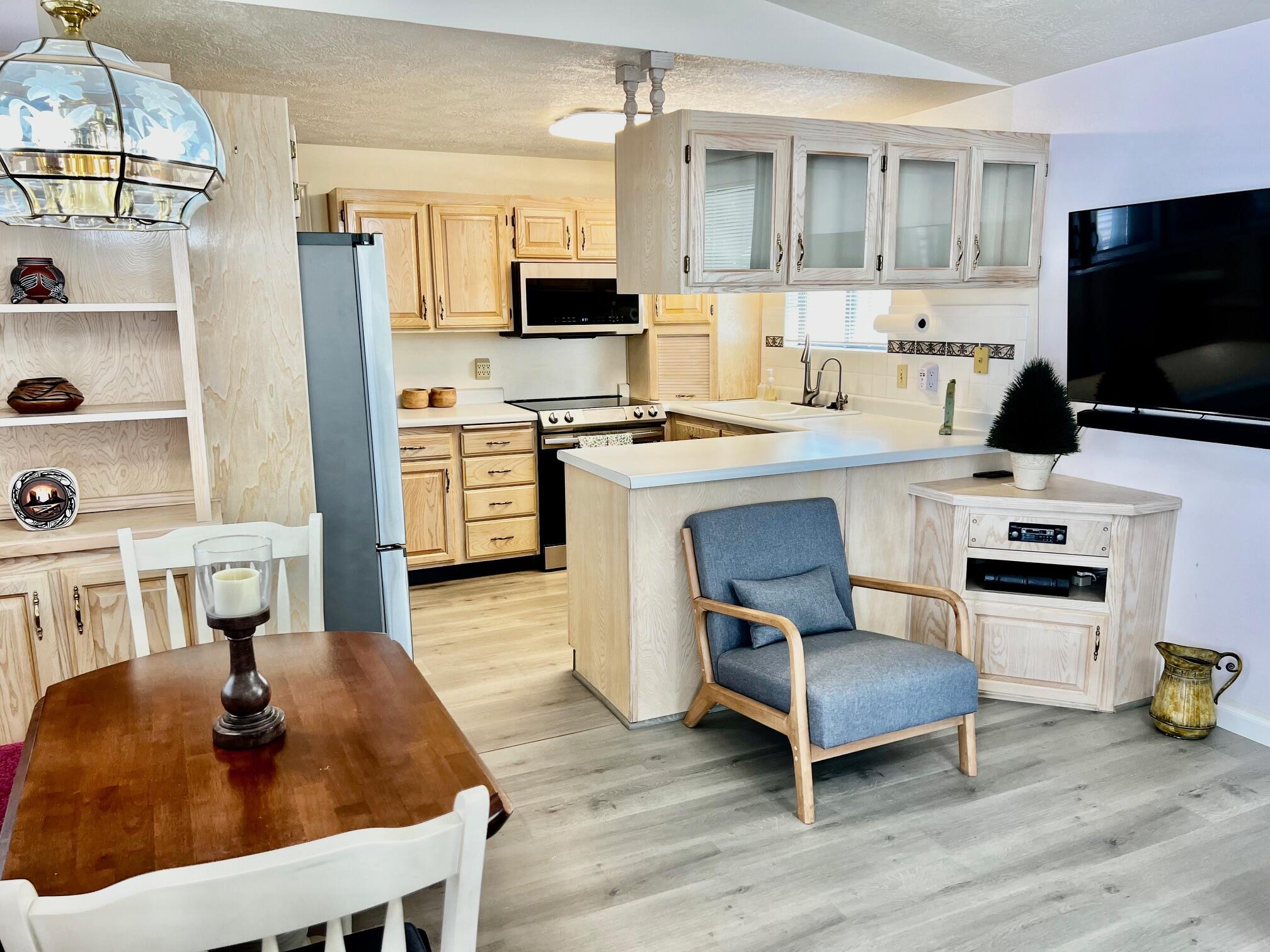 CANYON BREEZE RV RESORT - Residential