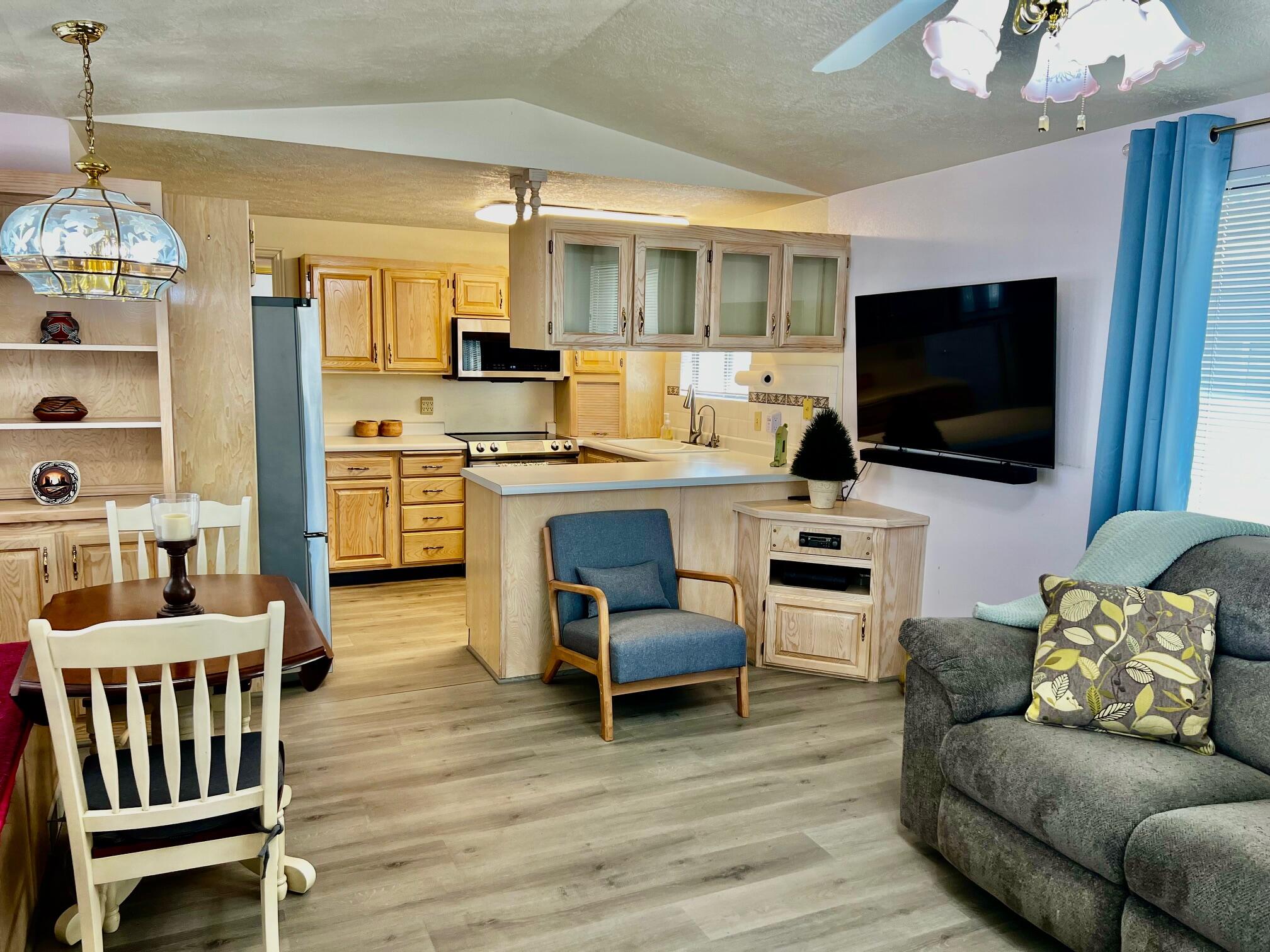 CANYON BREEZE RV RESORT - Residential