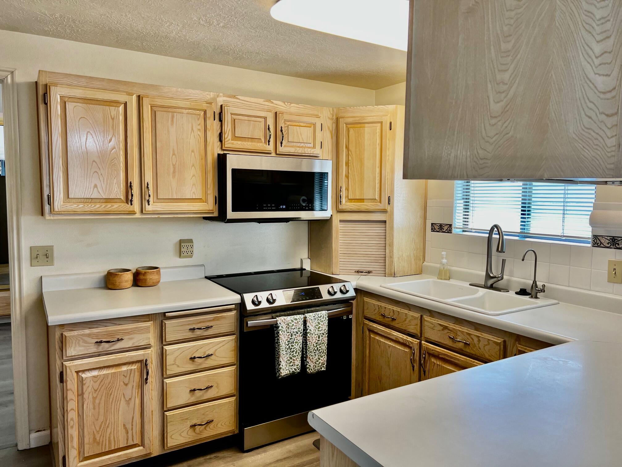 CANYON BREEZE RV RESORT - Residential