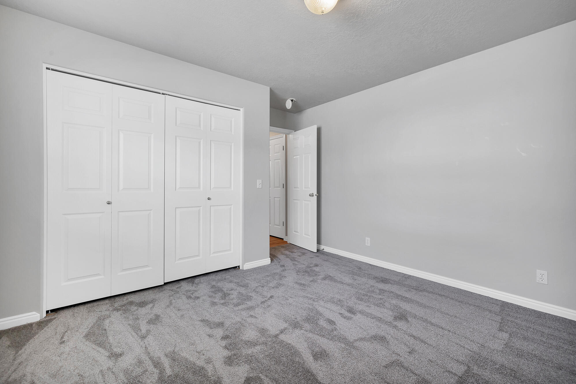 FALCON PARK - Residential