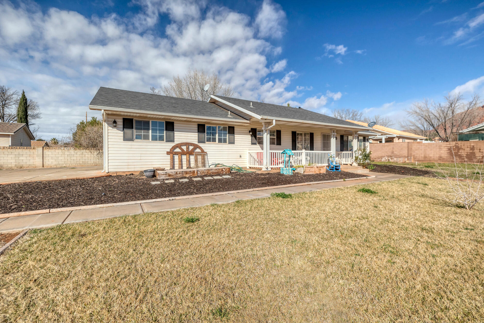 FALCON PARK - Residential