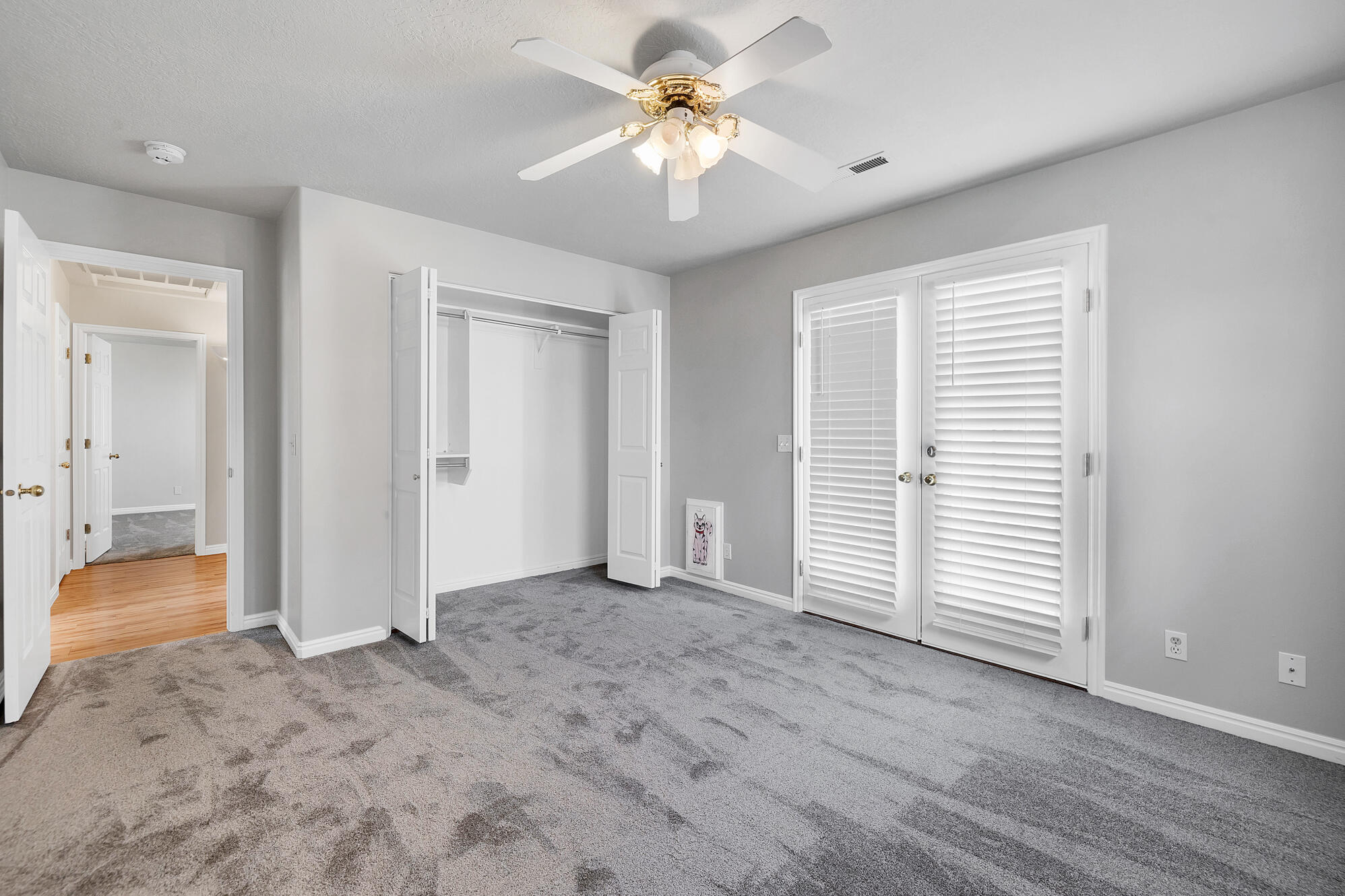 FALCON PARK - Residential