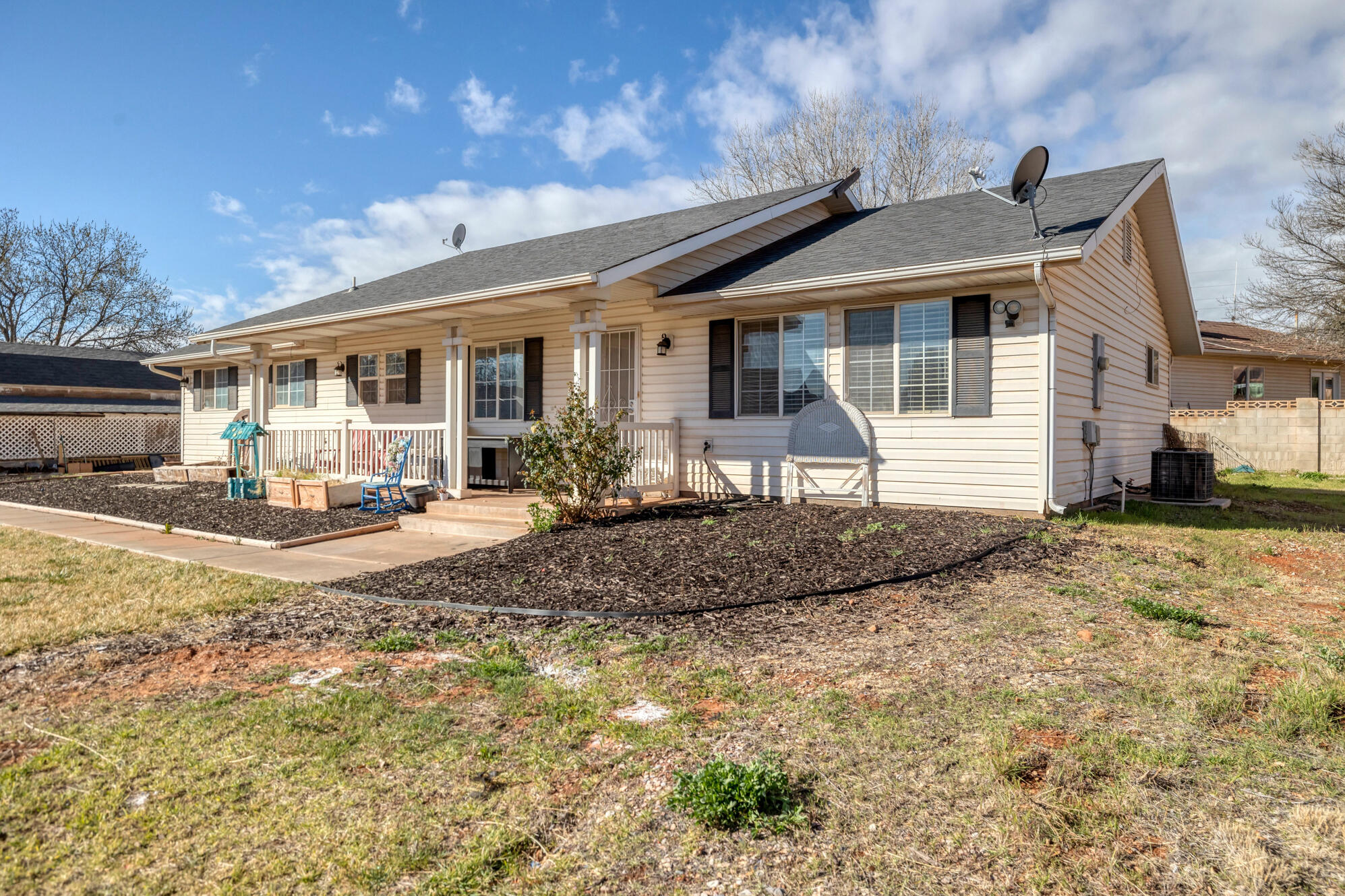 FALCON PARK - Residential