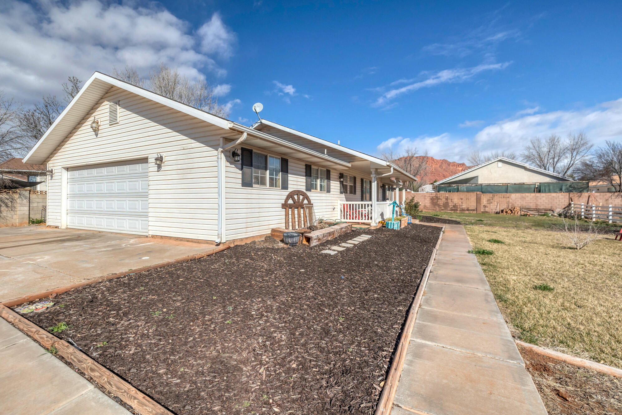 FALCON PARK - Residential