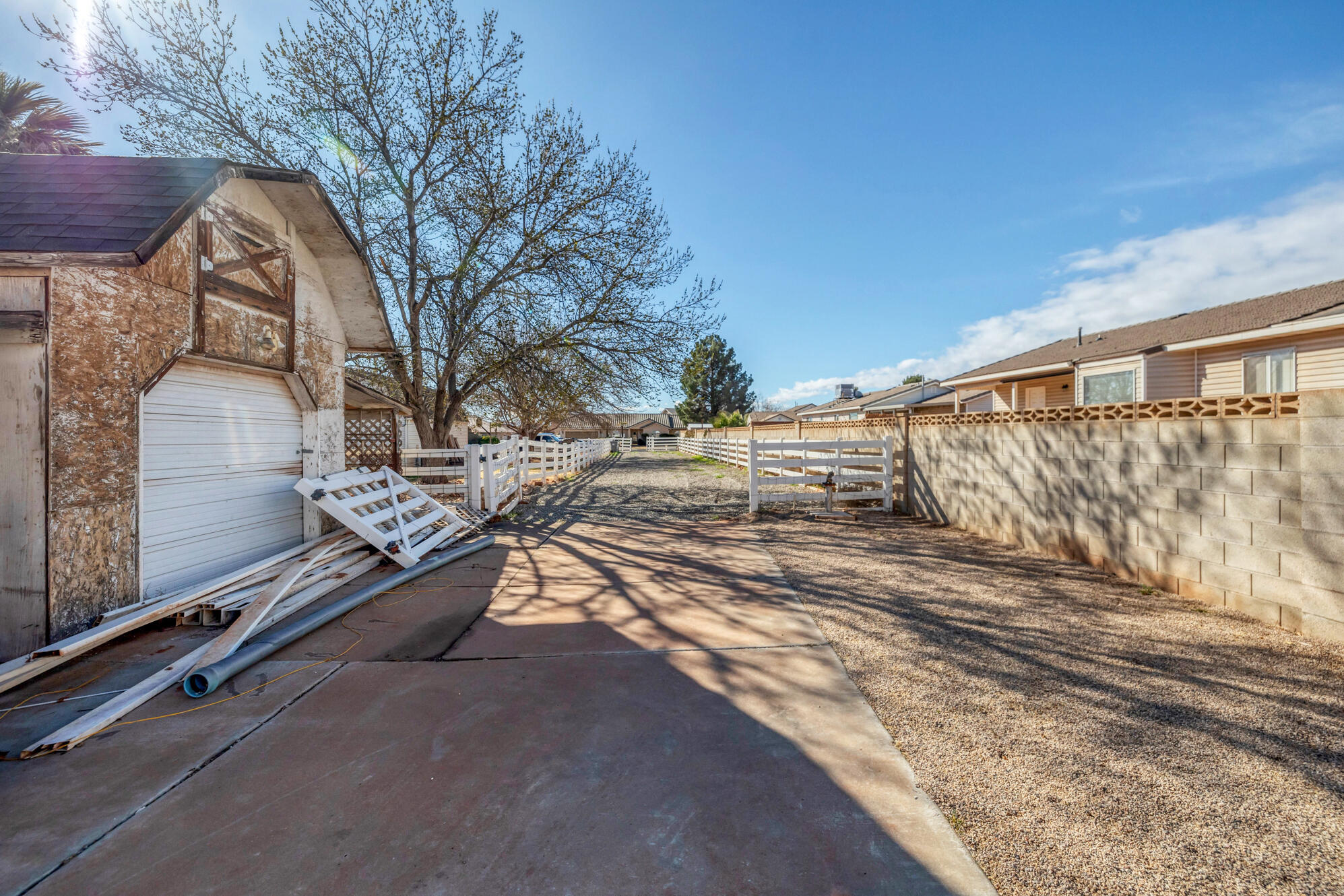 FALCON PARK - Residential