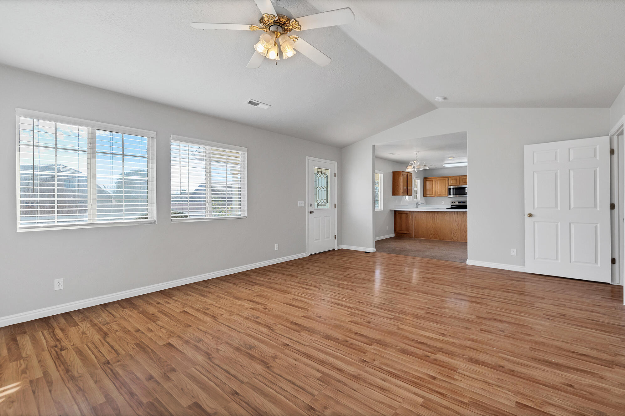 FALCON PARK - Residential