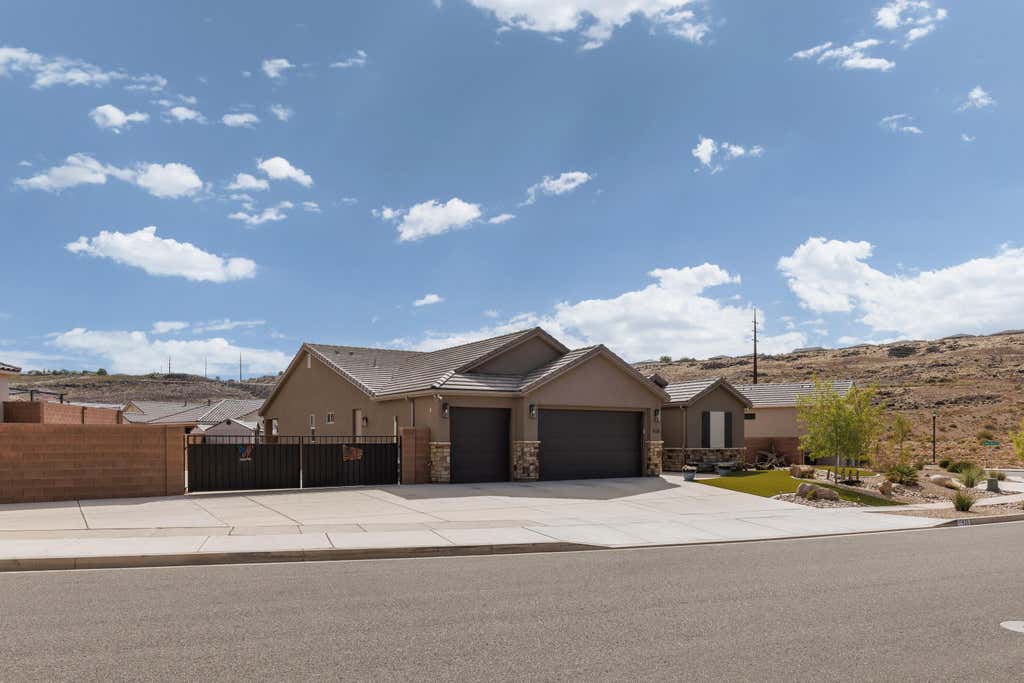 Photo of 426 N Sage Grouse DR, Washington, UT 84780 (MLS # 26-275375)