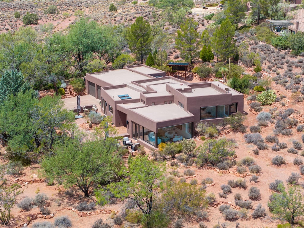 Photo of 1115 N Kayenta Parkway, Ivins, UT 84738 (MLS # 26-274324)