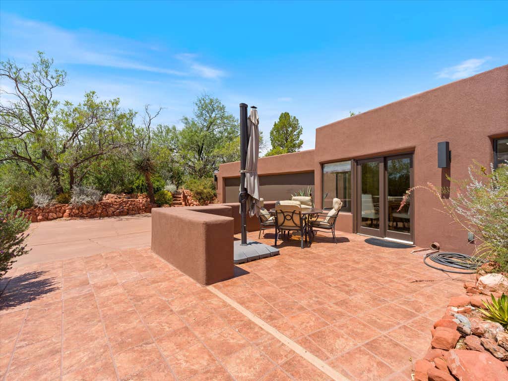 Photo of 1115 N Kayenta Parkway, Ivins, UT 84738 (MLS # 26-274324)