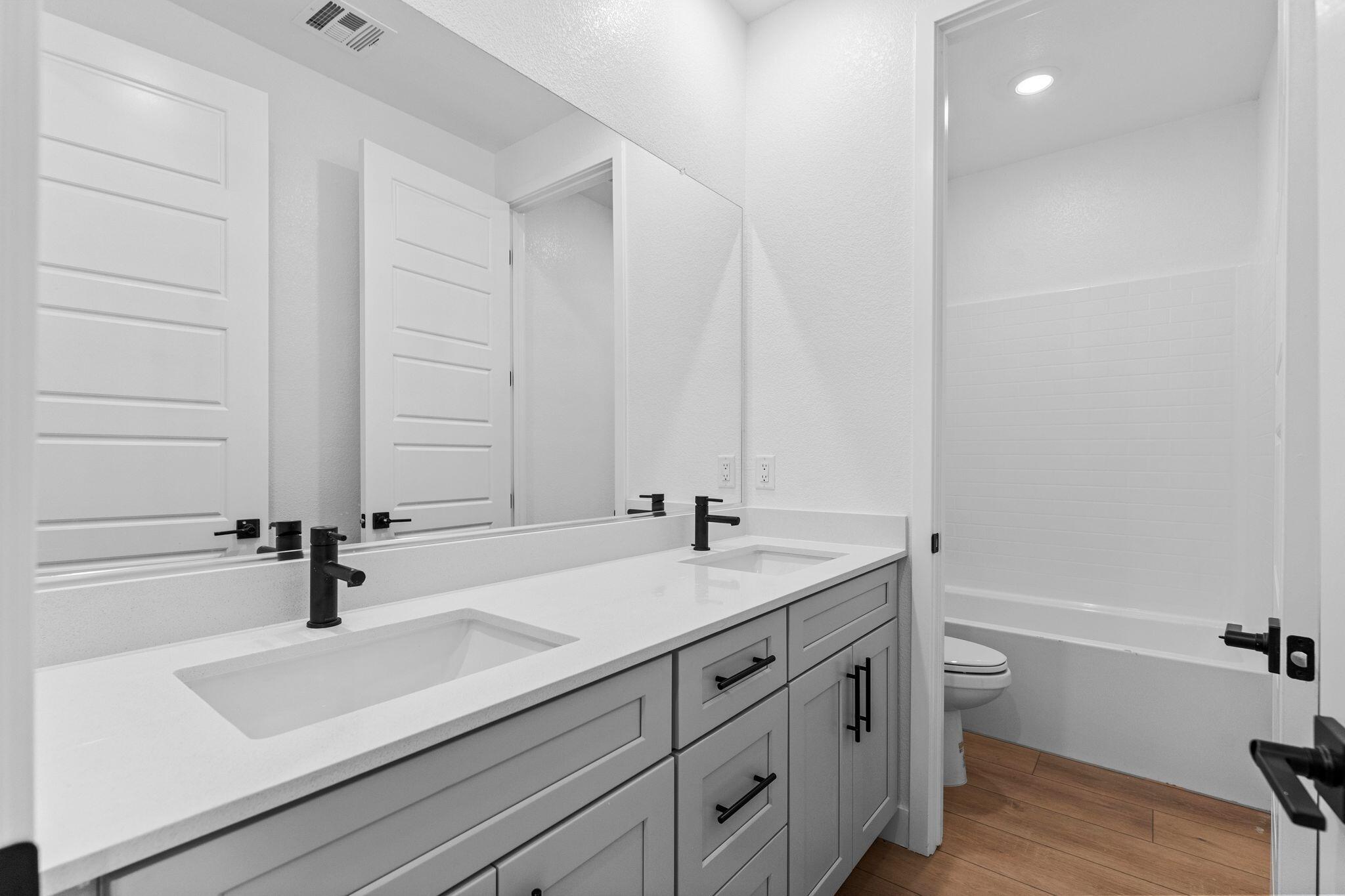 CECITA CREST AT DIVARIO - Residential