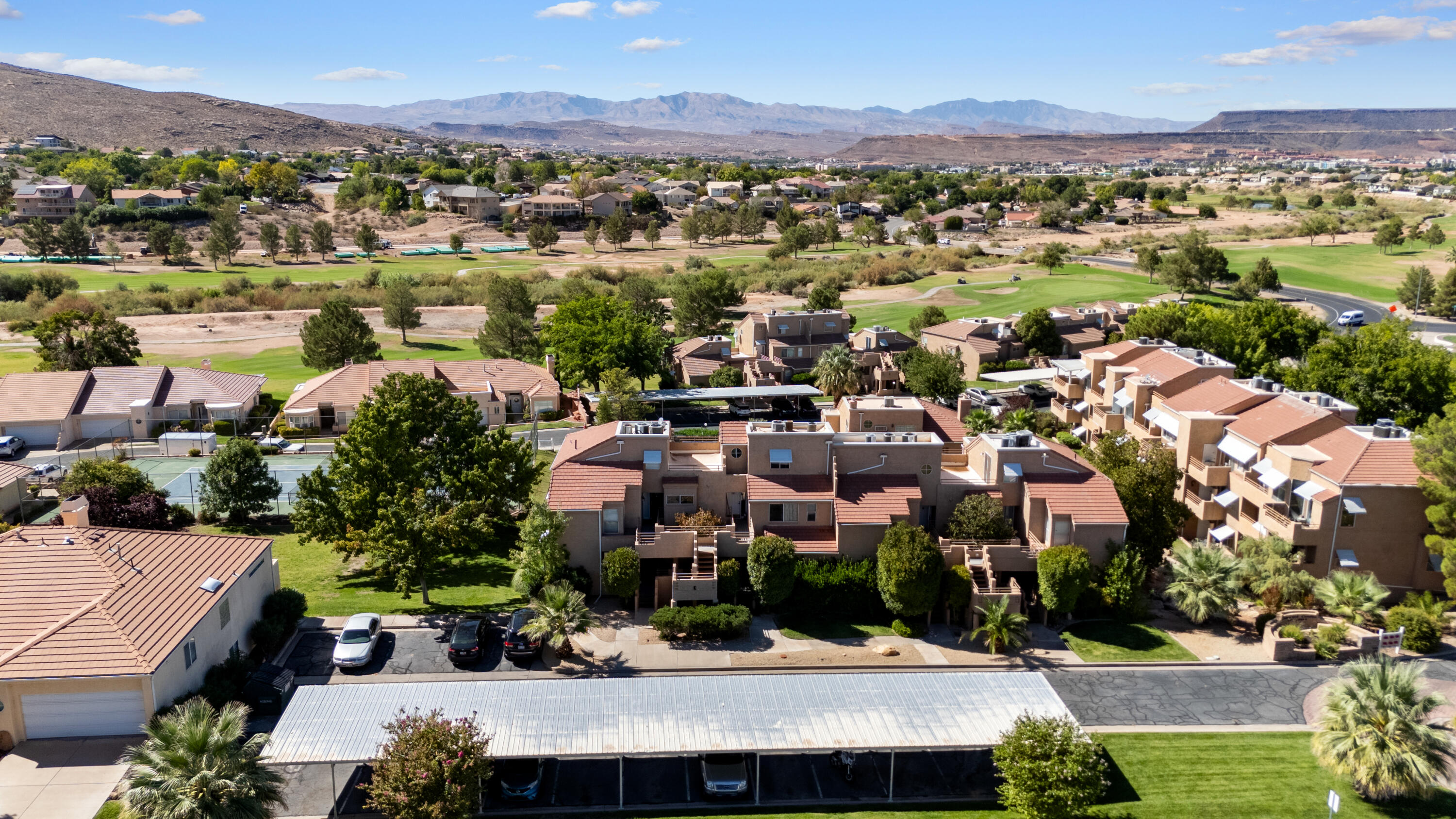 TAMARACK - ST GEORGE GOLF CLUB CONDOS - Residential