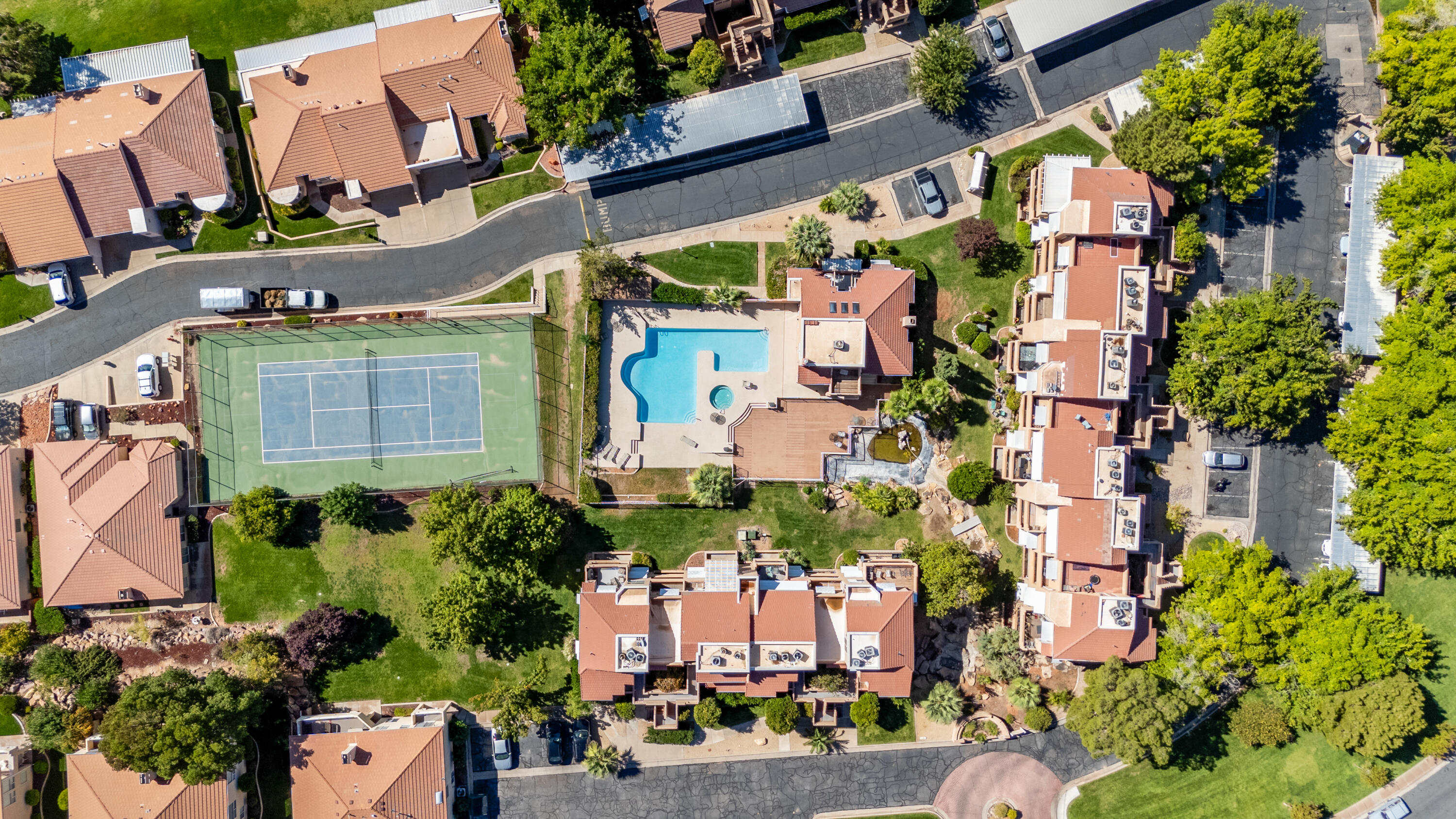 TAMARACK - ST GEORGE GOLF CLUB CONDOS - Residential