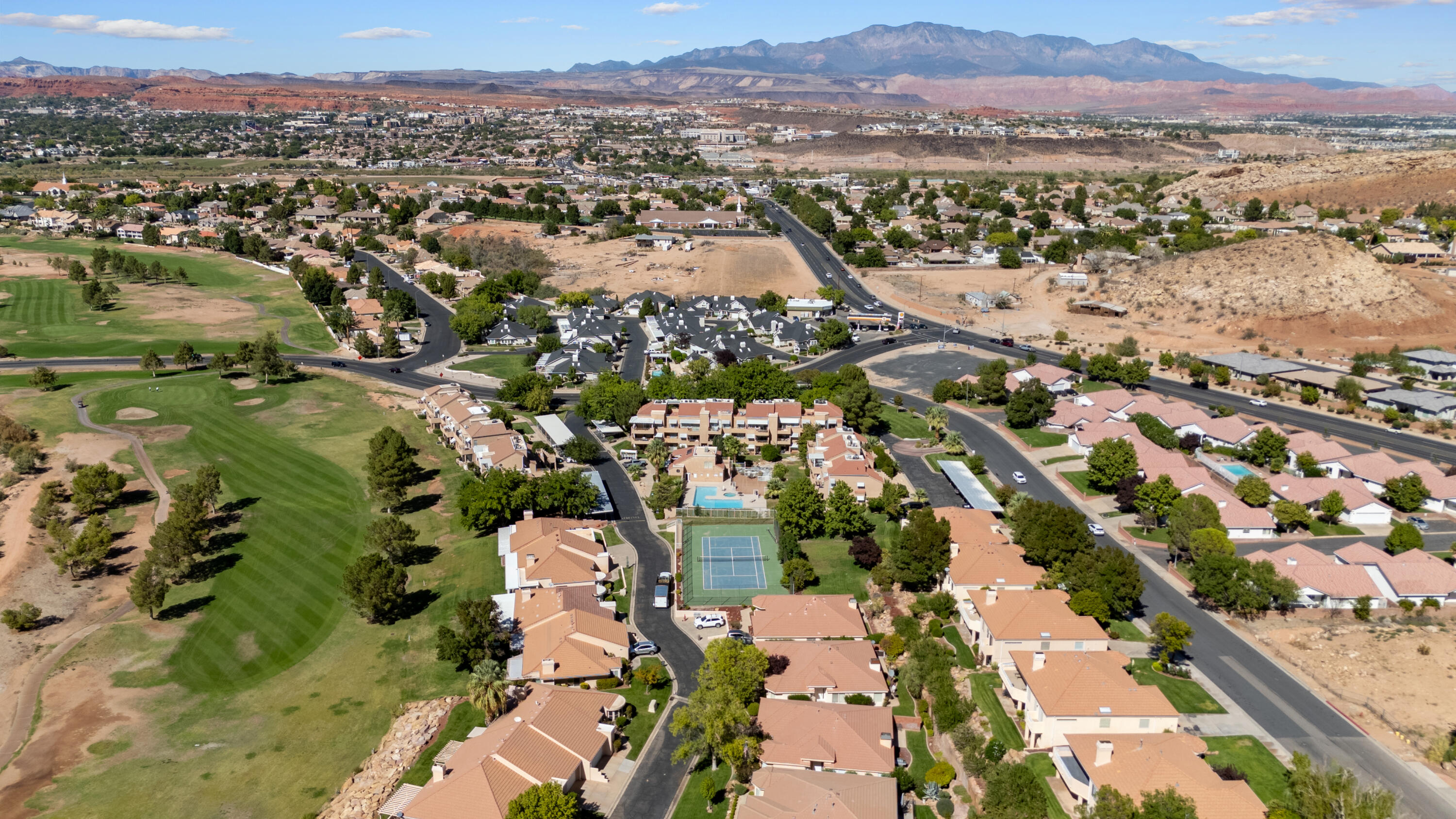 TAMARACK - ST GEORGE GOLF CLUB CONDOS - Residential